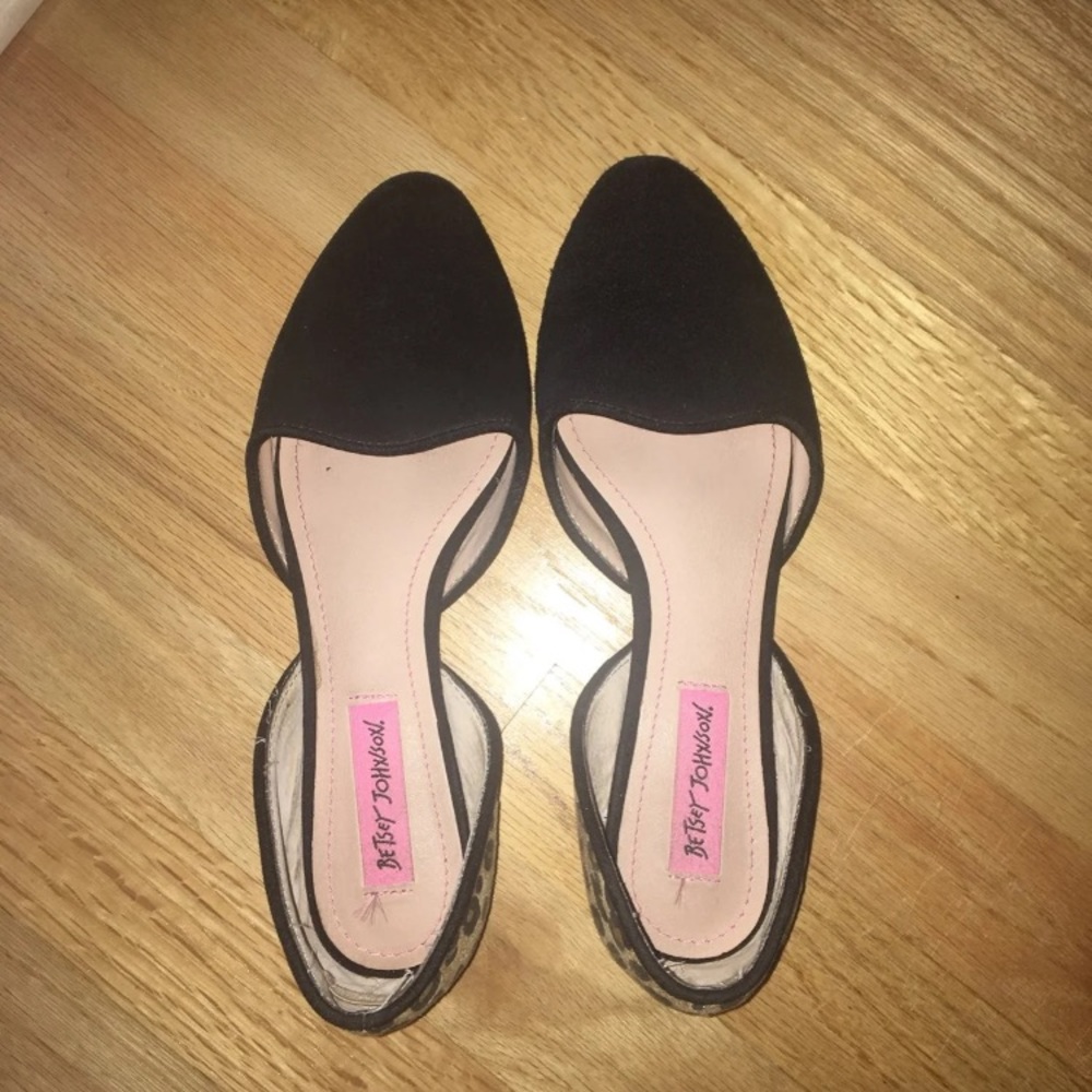 Betsey Johnson black and leopard print flats